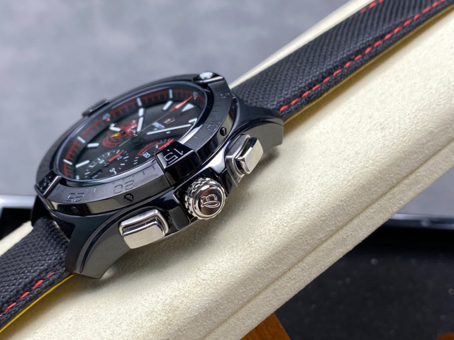 Breitling Focus on big factory goods