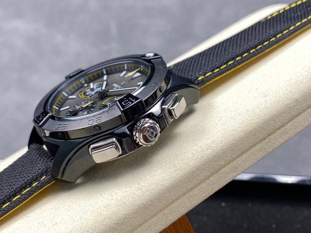 Breitling Focus on big factory goods