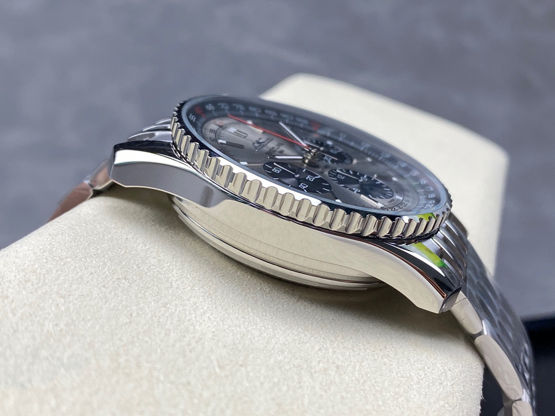 Breitling Focus on big factory goods