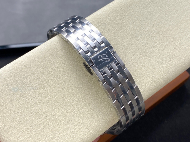 Breitling Focus on big factory goods