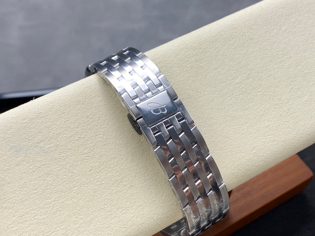 Breitling Focus on big factory goods