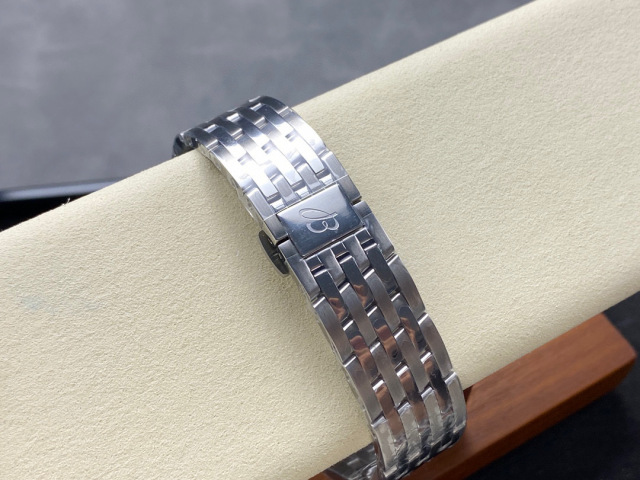 Breitling Focus on big factory goods