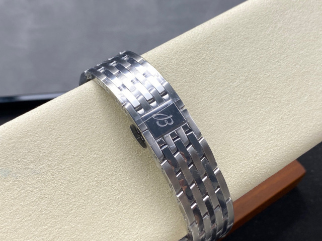 Breitling Focus on big factory goods
