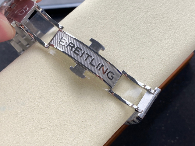 Breitling Focus on big factory goods