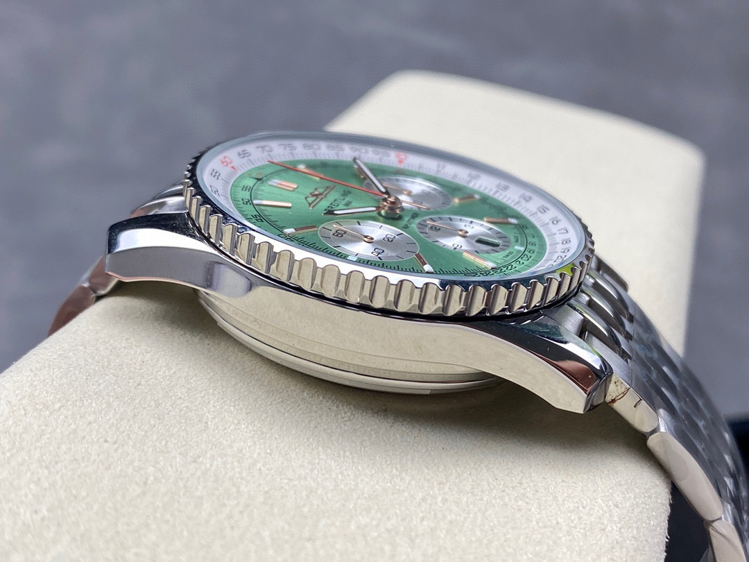 Breitling Focus on big factory goods