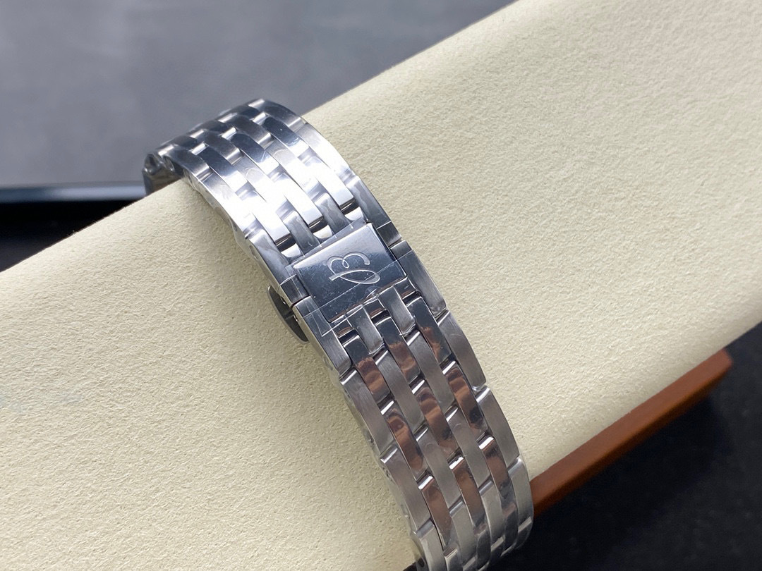 Breitling Focus on big factory goods