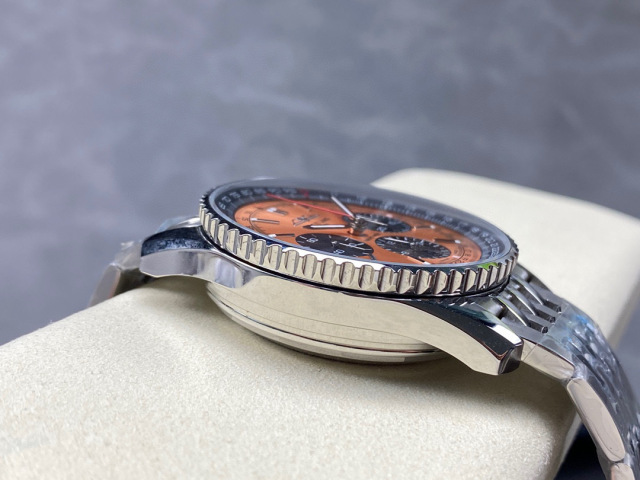 Breitling Focus on big factory goods