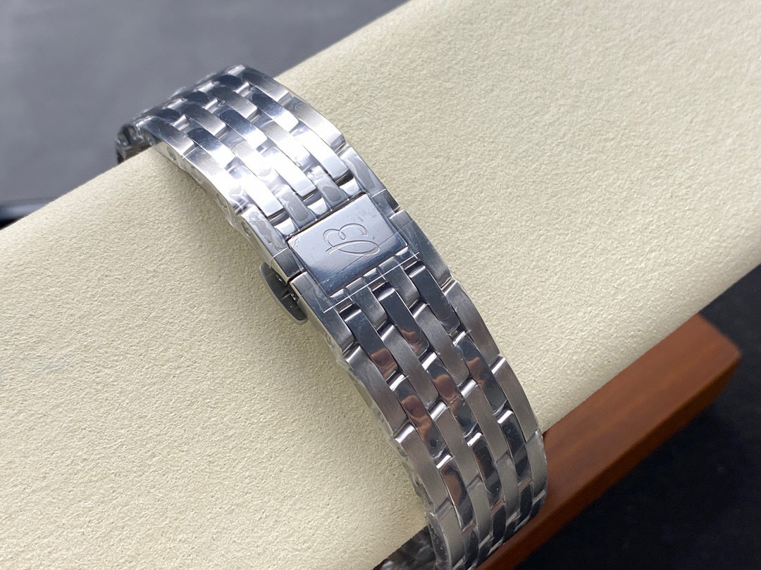 Breitling Focus on big factory goods