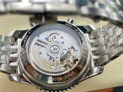 Breitling Focus on big factory goods