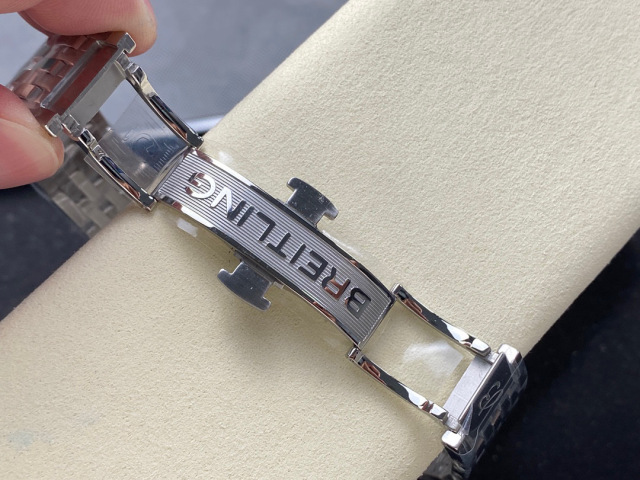 Breitling Focus on big factory goods