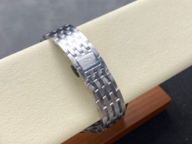 Breitling Focus on big factory goods