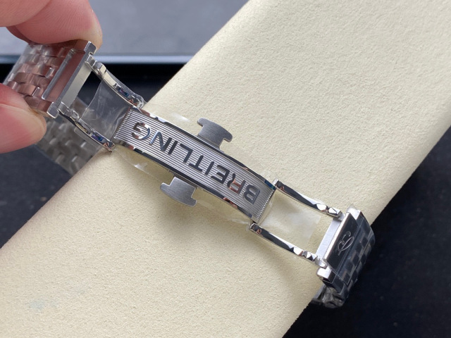 Breitling Focus on big factory goods