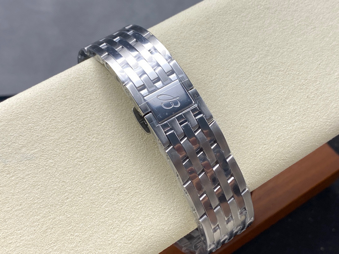 Breitling Focus on big factory goods