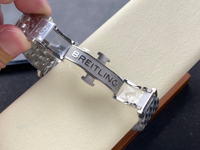 Breitling Focus on big factory goods