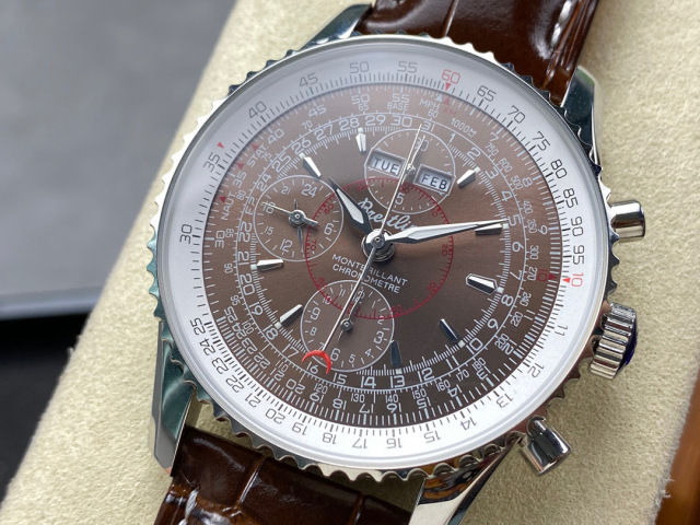 Breitling Focus on big factory goods