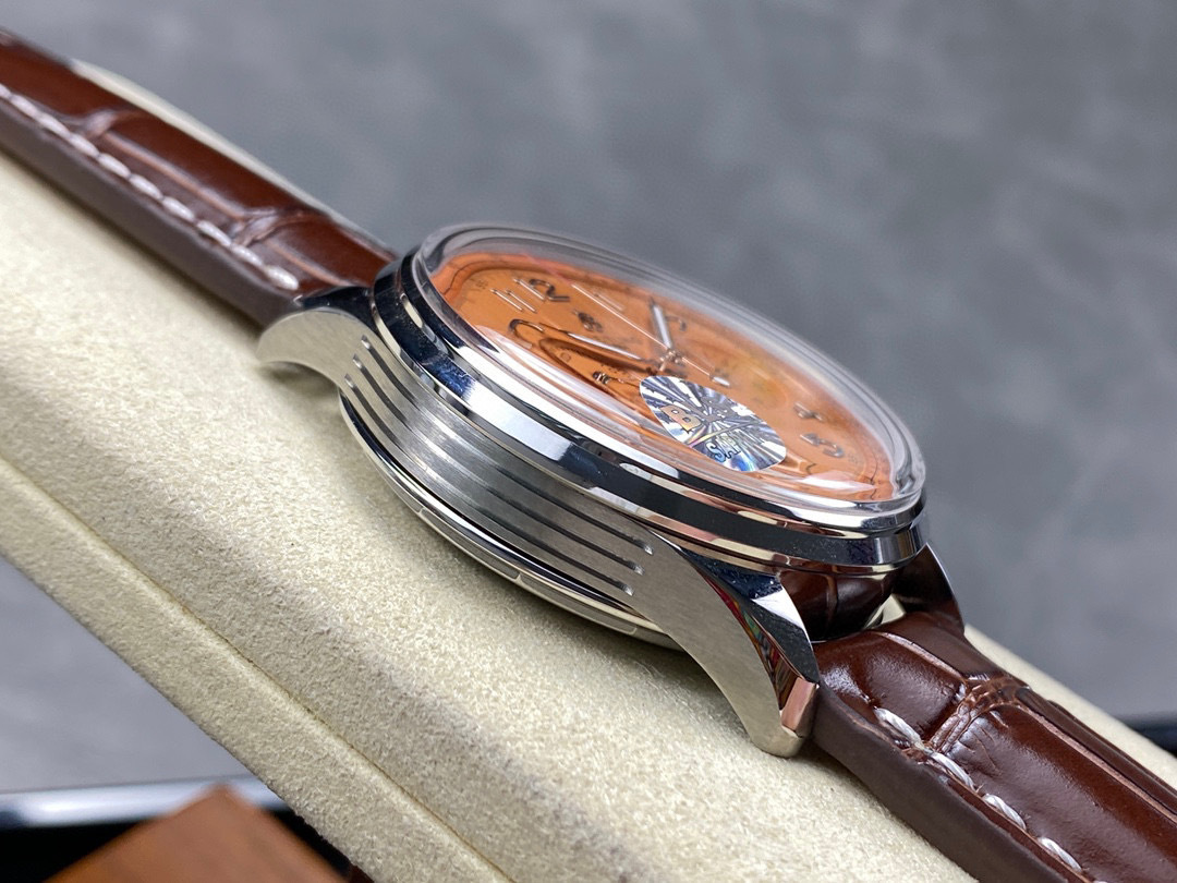 Breitling Focus on big factory goods