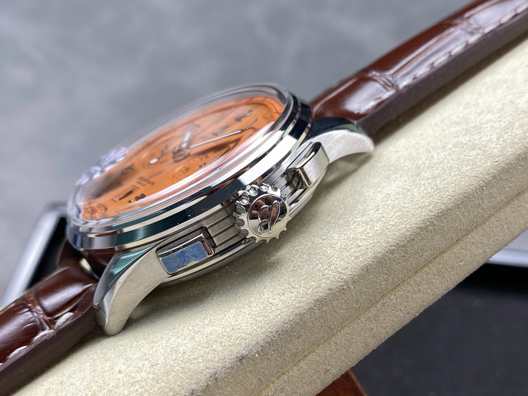 Breitling Focus on big factory goods