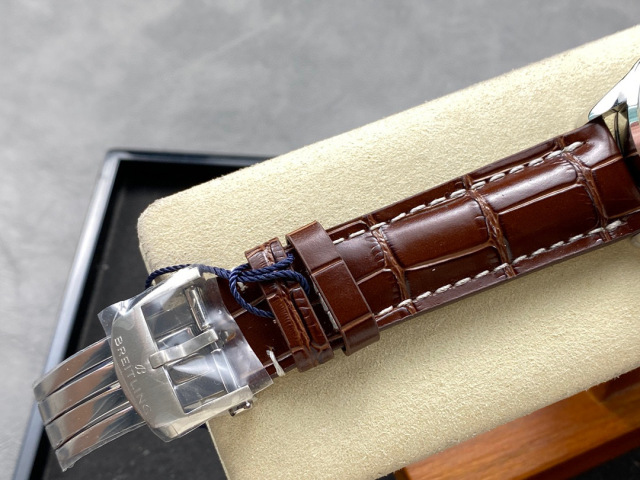 Breitling Focus on big factory goods