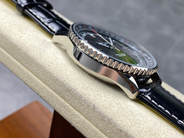 Breitling Focus on big factory goods
