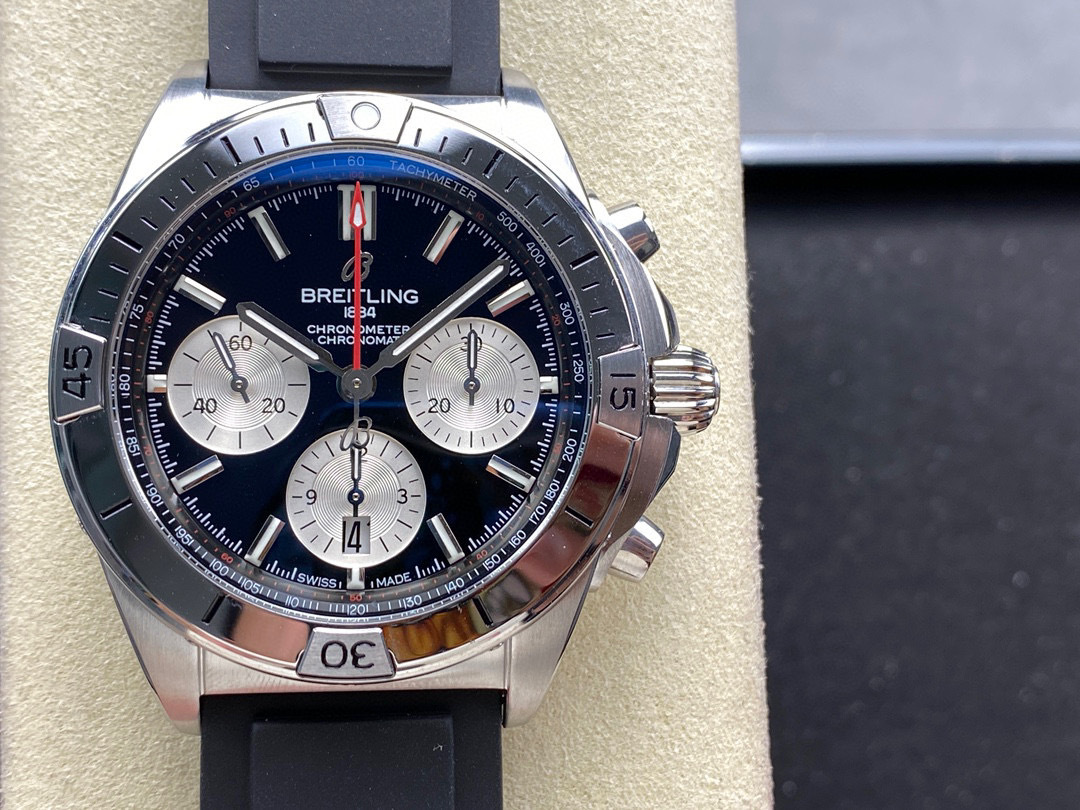 Breitling Focus on big factory goods