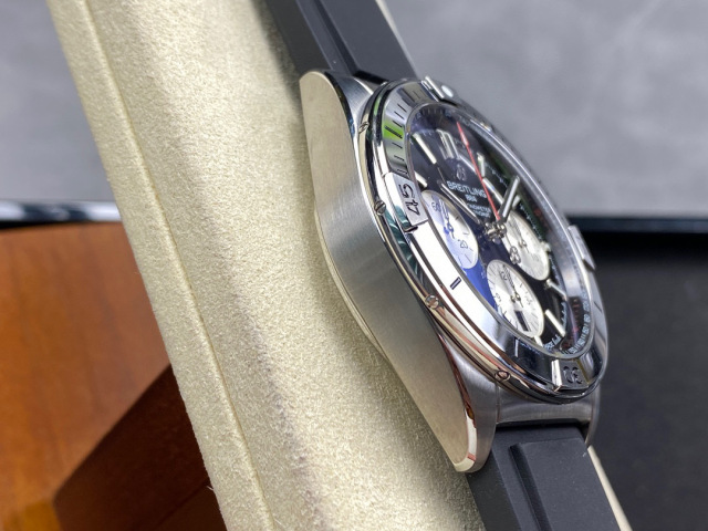 Breitling Focus on big factory goods
