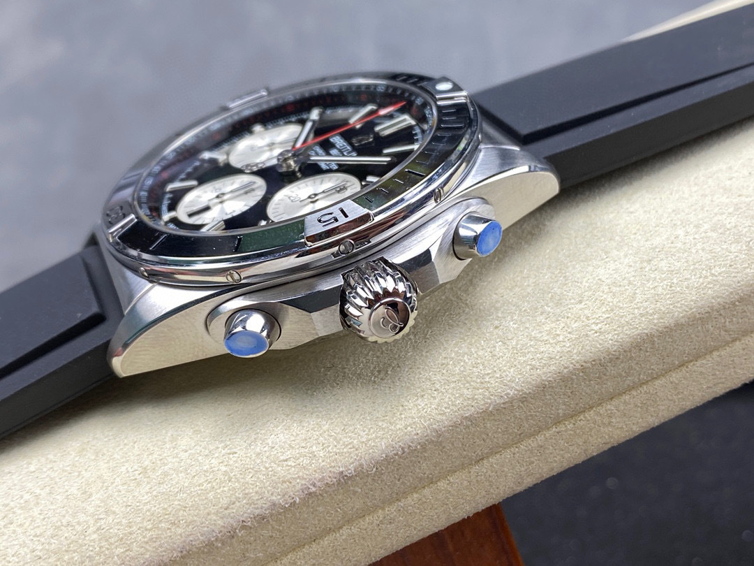 Breitling Focus on big factory goods