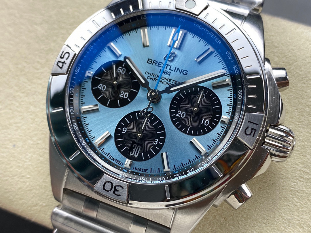 Breitling Focus on big factory goods