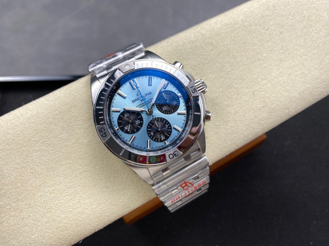 Breitling Focus on big factory goods