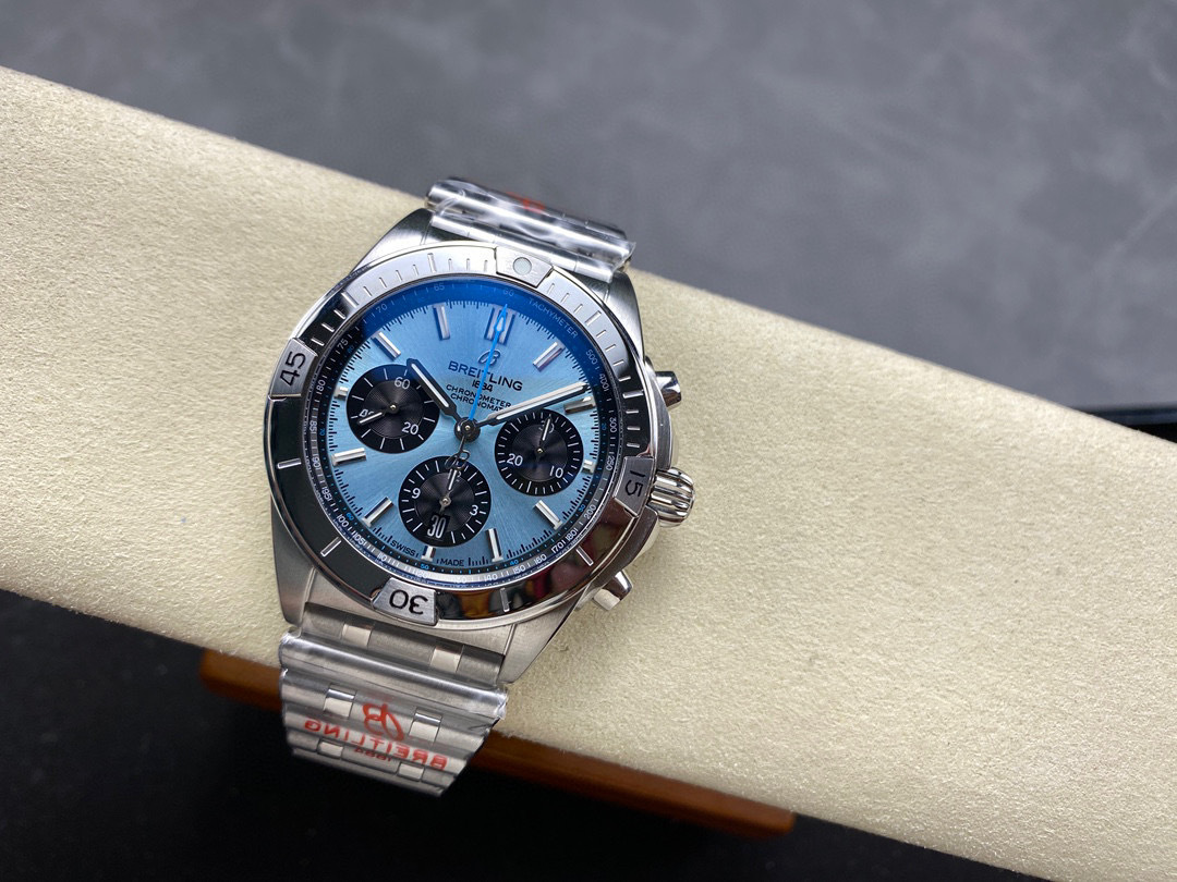Breitling Focus on big factory goods