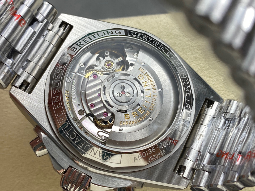 Breitling Focus on big factory goods