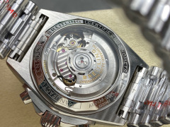 Breitling Focus on big factory goods
