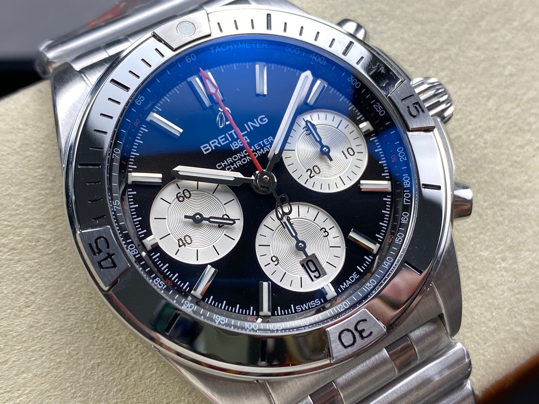 Breitling Focus on big factory goods