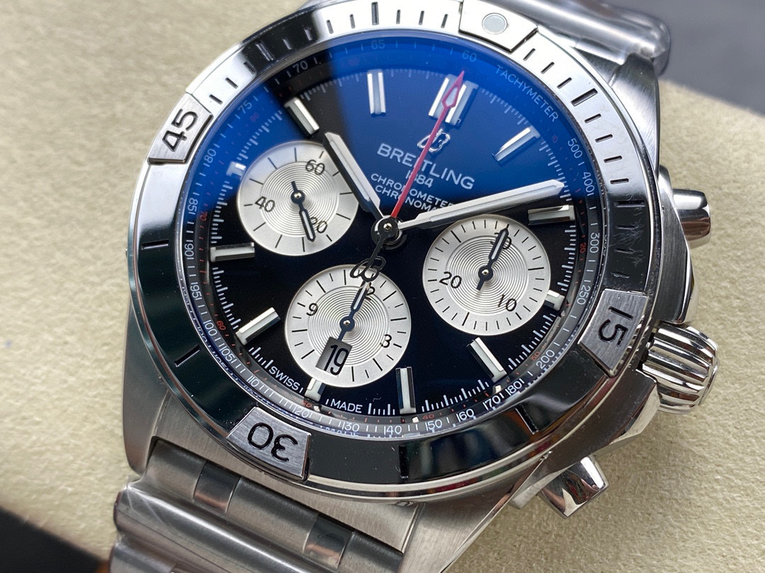 Breitling Focus on big factory goods