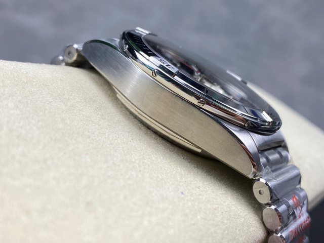 Breitling Focus on big factory goods