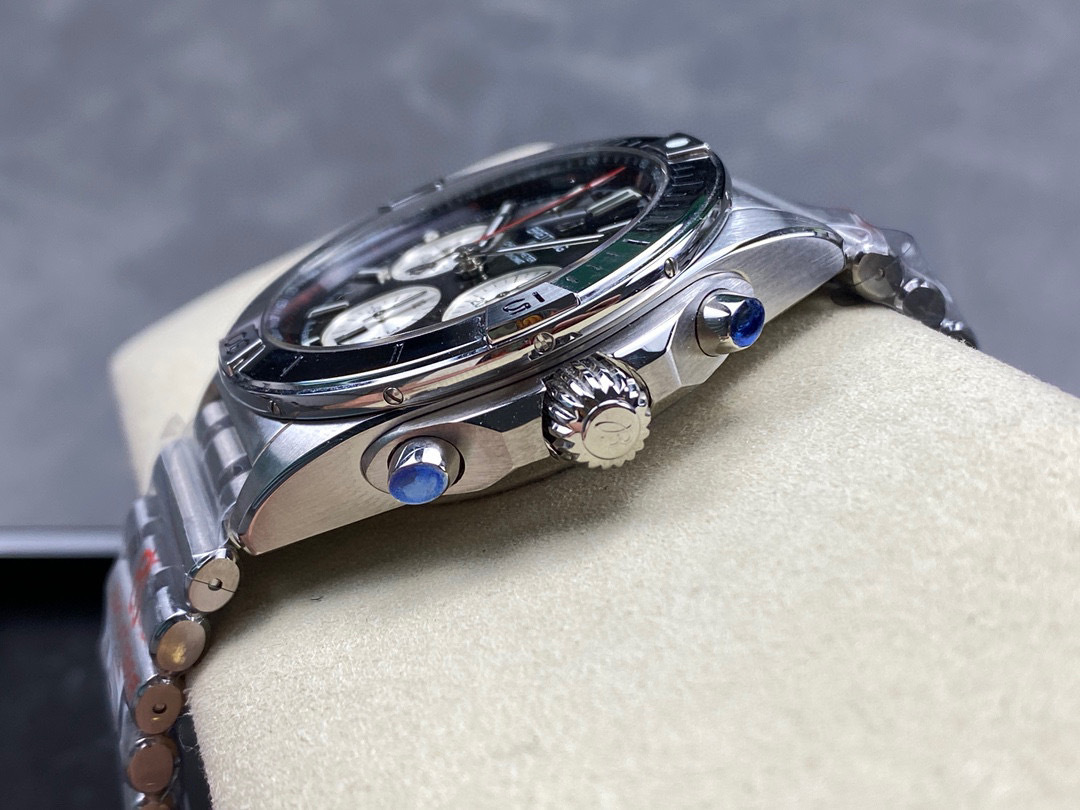 Breitling Focus on big factory goods