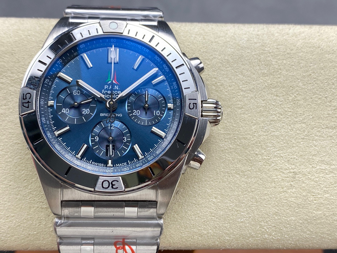 Breitling Focus on big factory goods