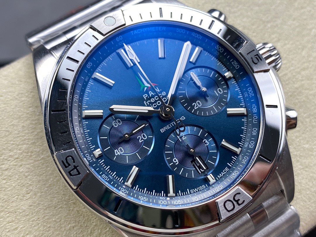 Breitling Focus on big factory goods