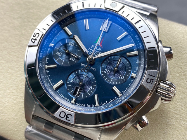 Breitling Focus on big factory goods