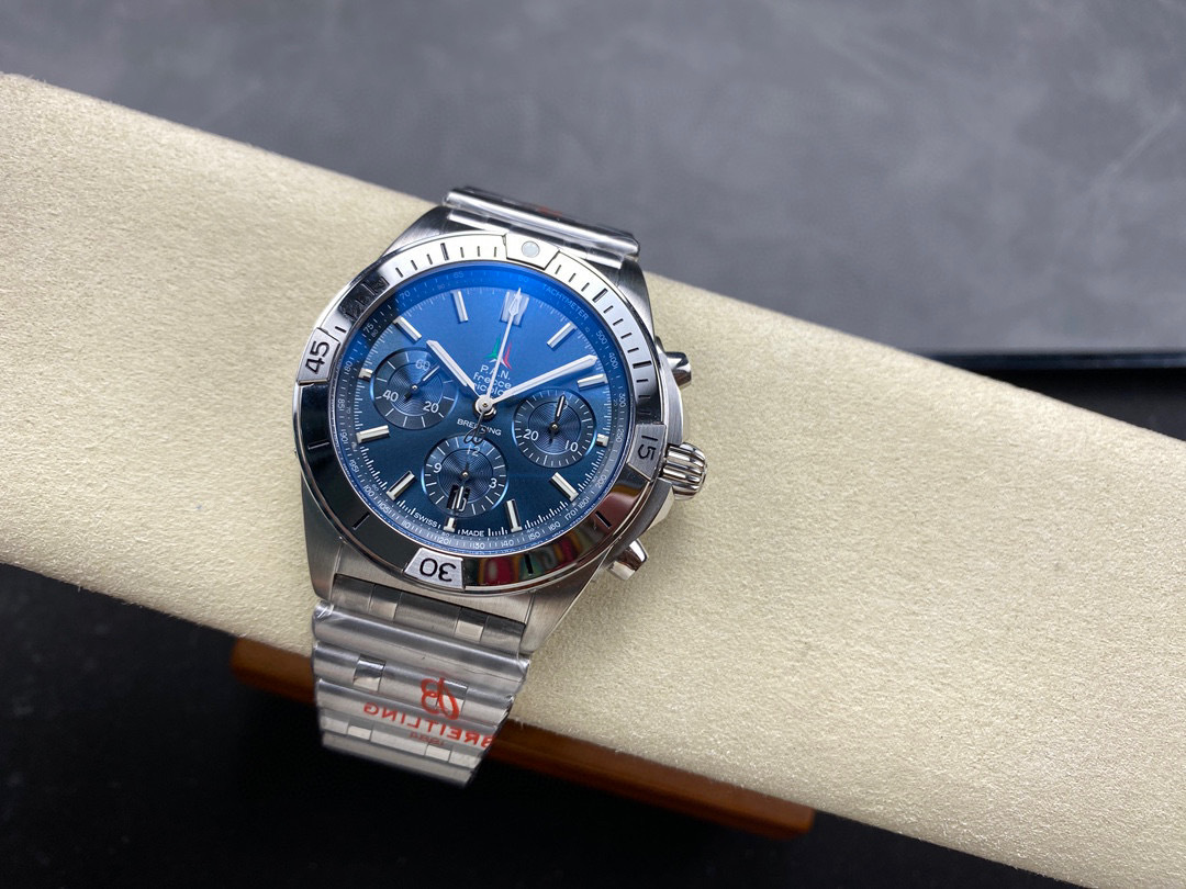 Breitling Focus on big factory goods