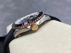 Breitling Focus on big factory goods