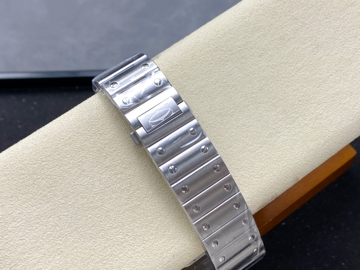 Cartier Focus on big factory goods