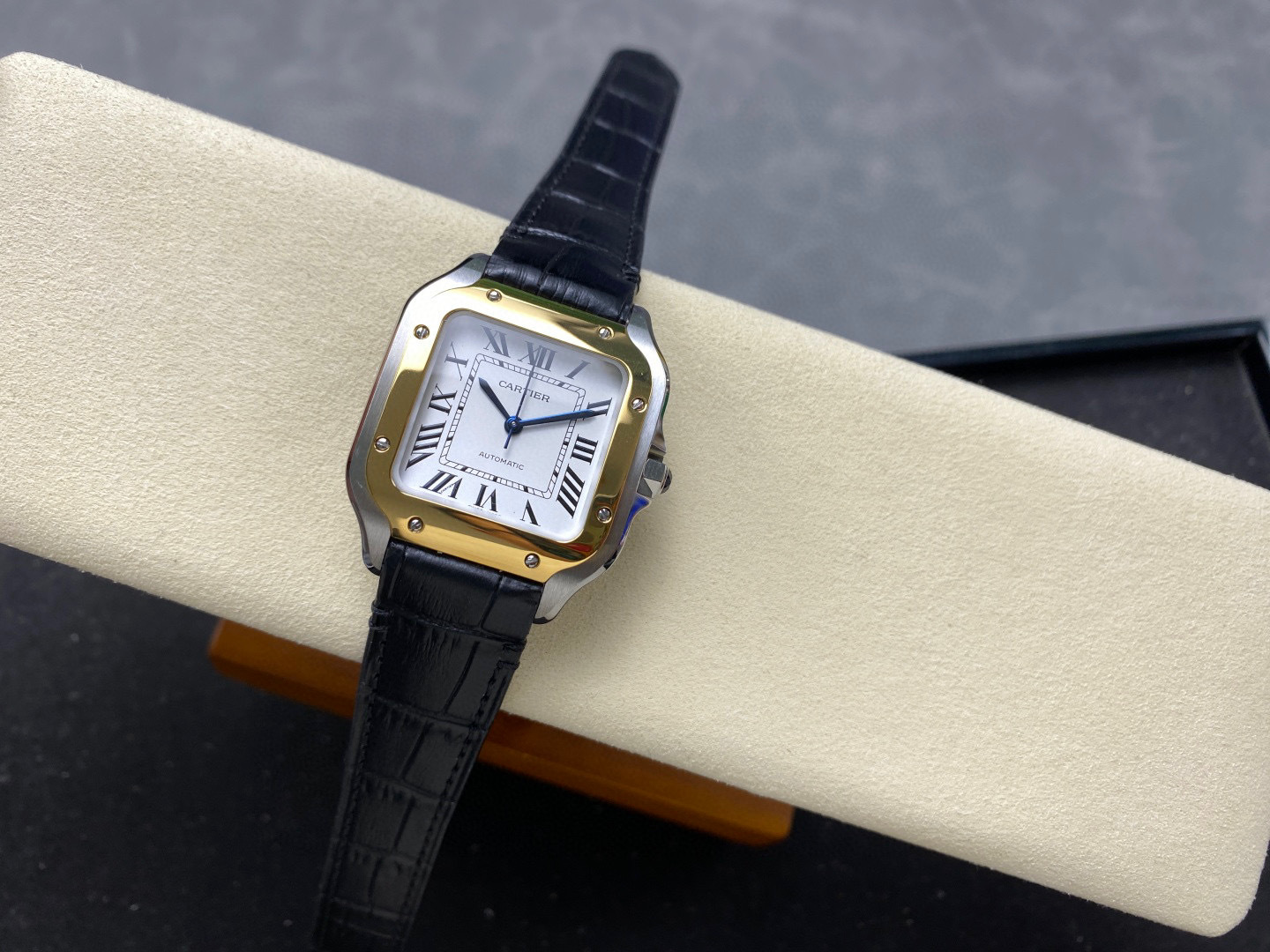 Cartier Focus on big factory goods