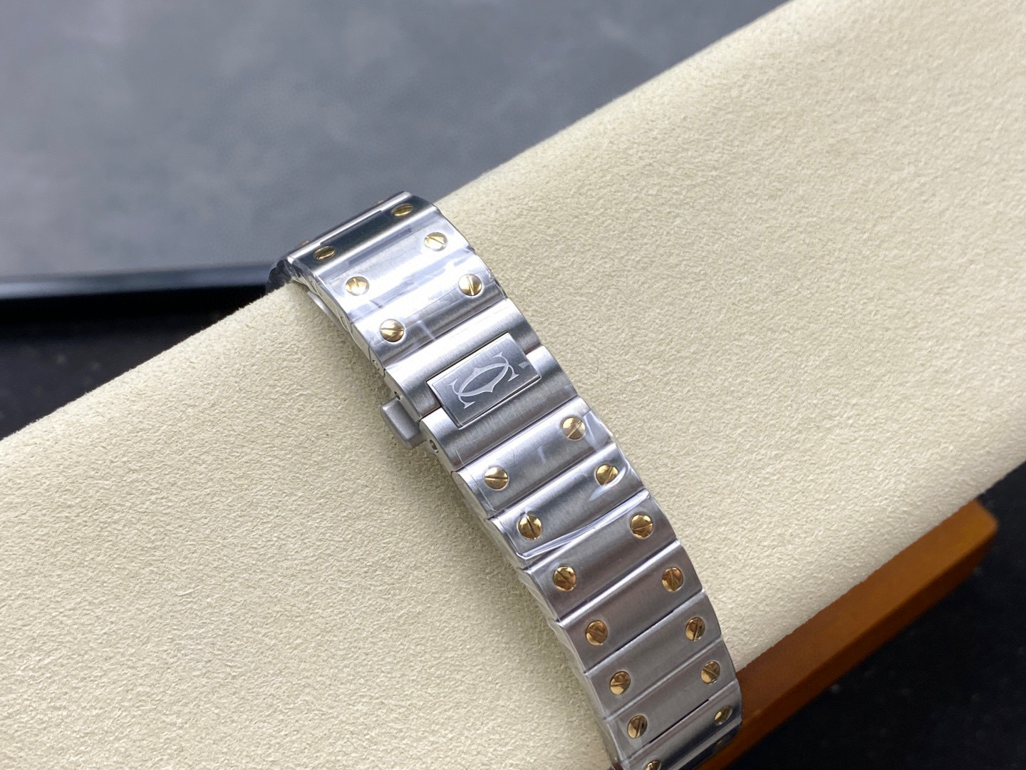 Cartier Focus on big factory goods