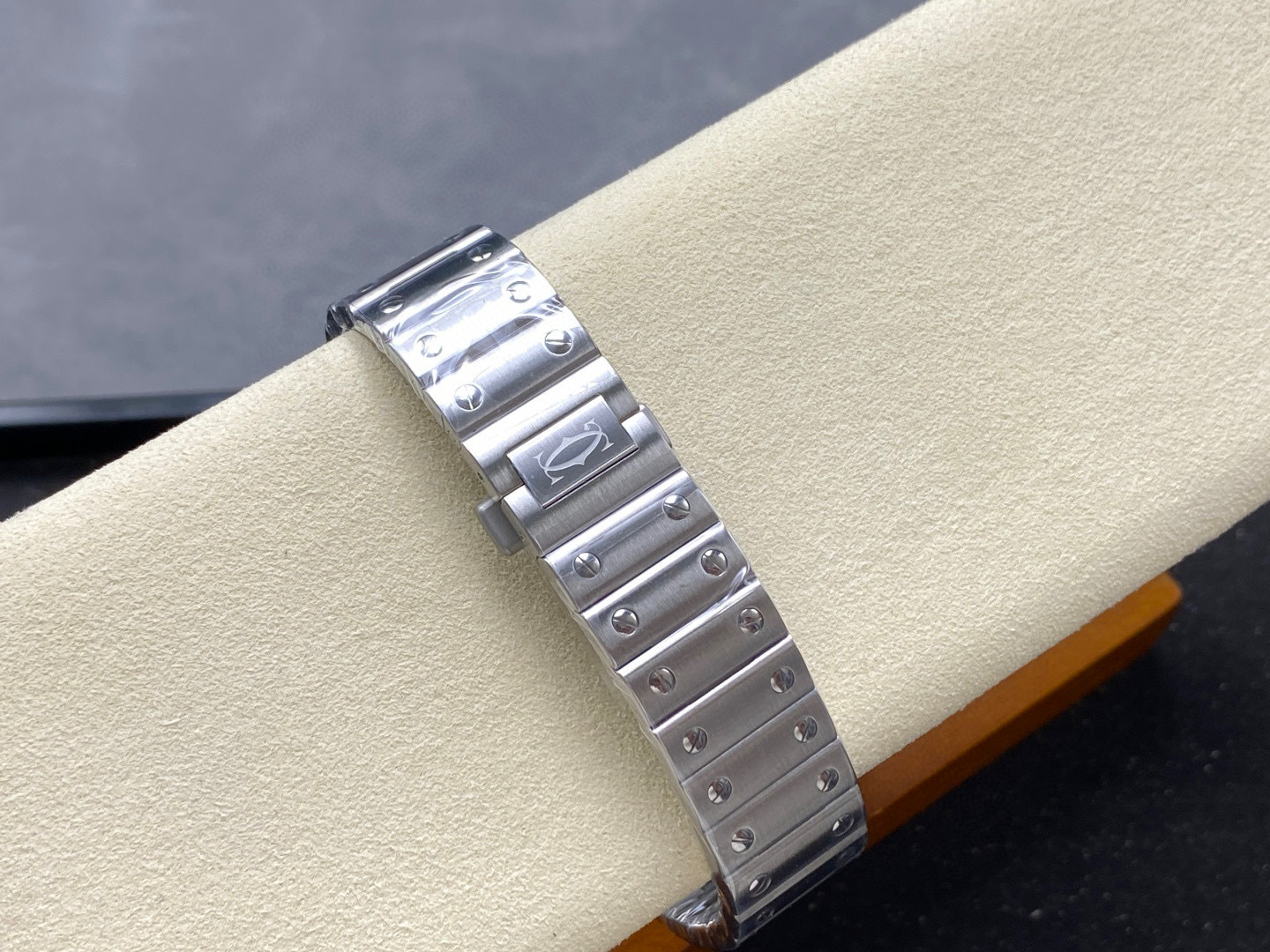 Cartier Focus on big factory goods