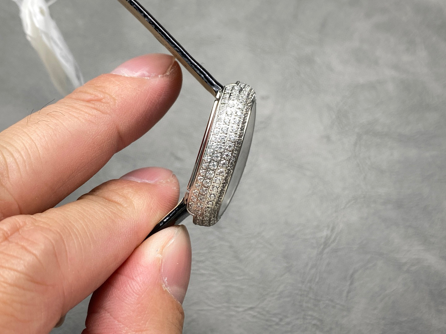 Cartier Focus on big factory goods