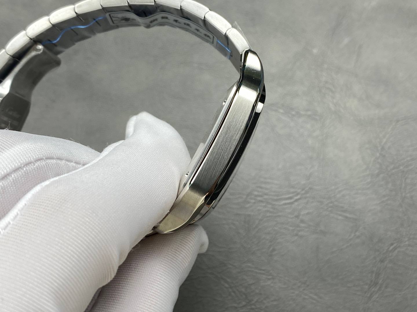 Cartier Focus on big factory goods
