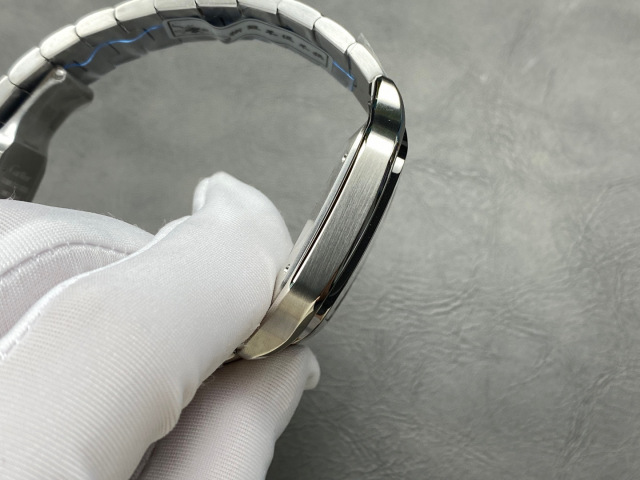 Cartier Focus on big factory goods