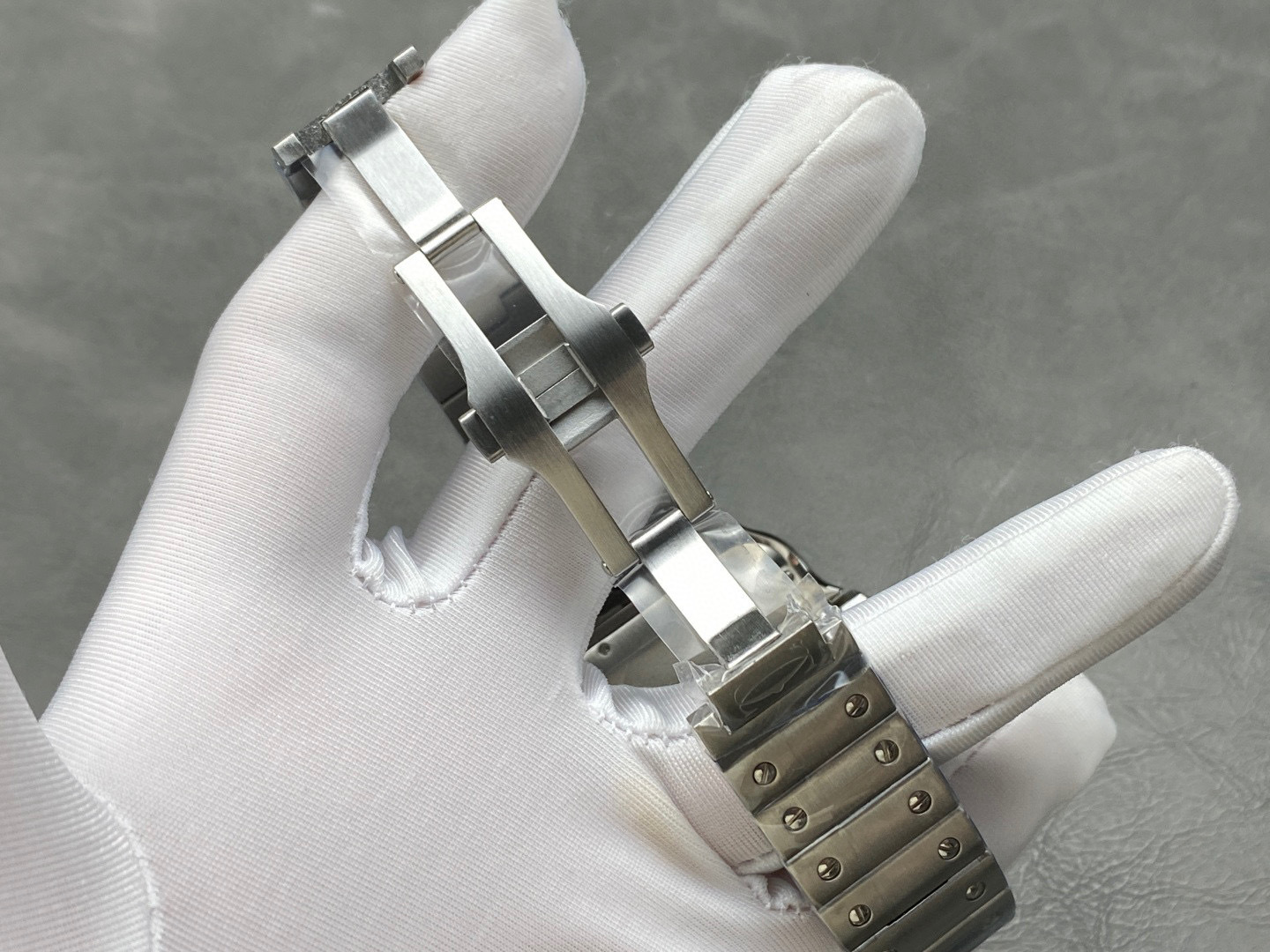 Cartier Focus on big factory goods