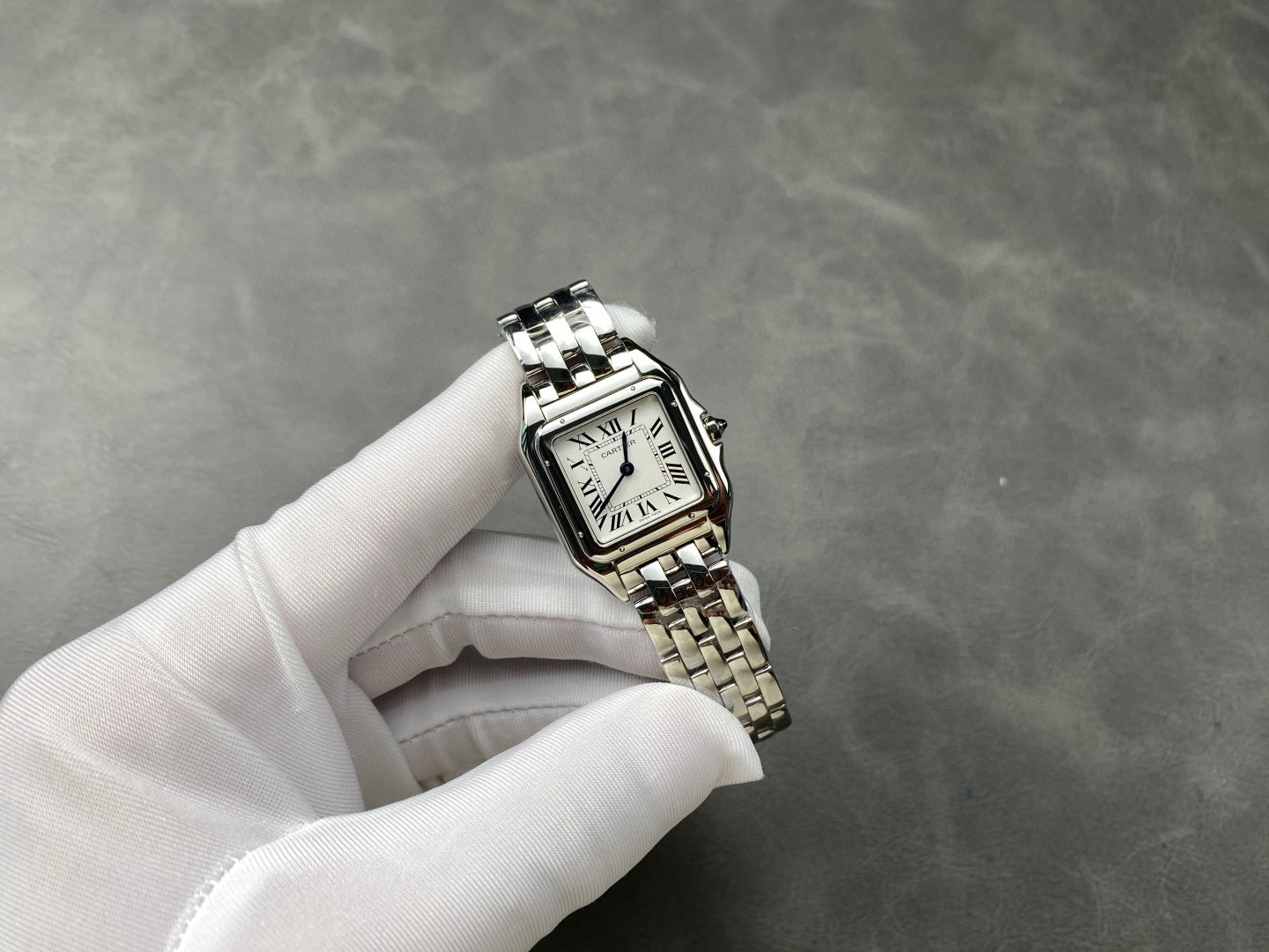 Cartier Focus on big factory goods
