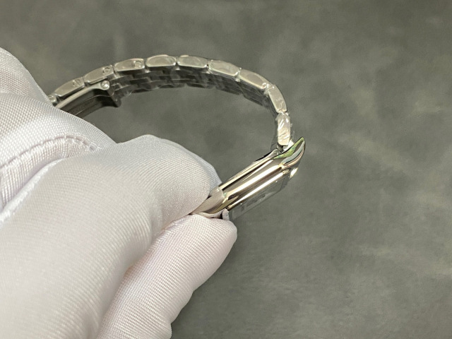 Cartier Focus on big factory goods
